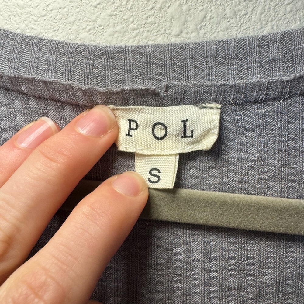 POL Ribbed Jersey Knit V-Neck Top - Picture 3 of 6